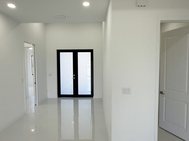Building Photo - 4238 NW 34th St