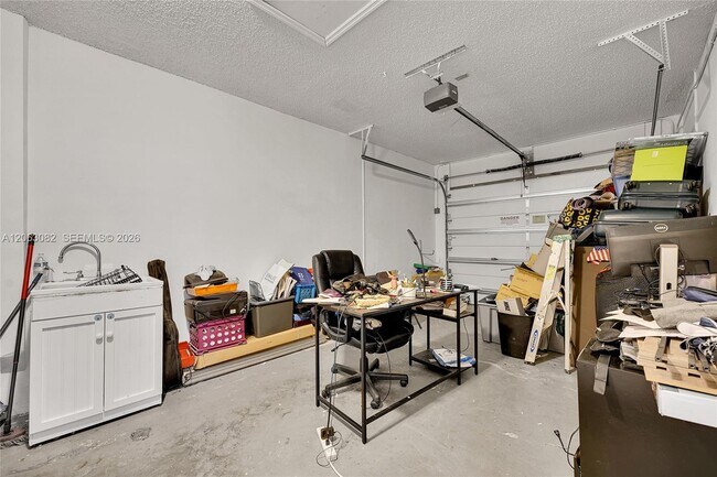 Building Photo - 5520 NW 49th Ave