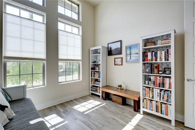 Building Photo - 1508 Arcilla St