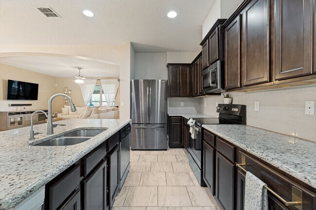 Building Photo - BEAUTIFUL 4-BEDROOM HOME IN NORTHEAST CROSSING