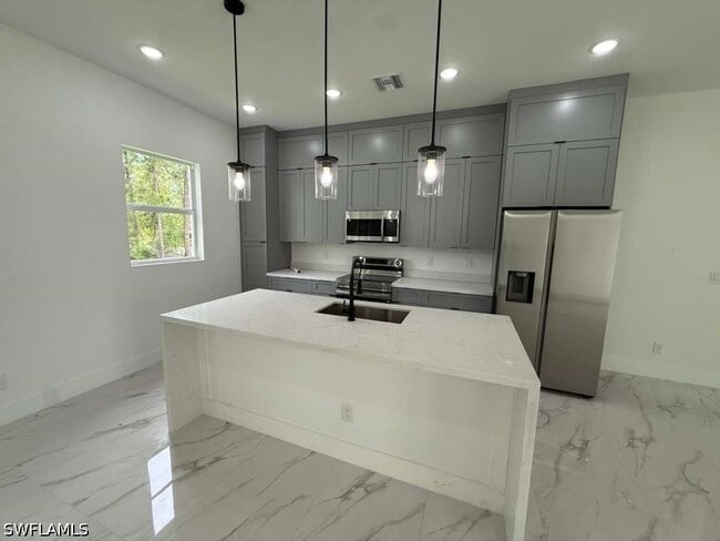 Building Photo - 723 Epps Brown St E