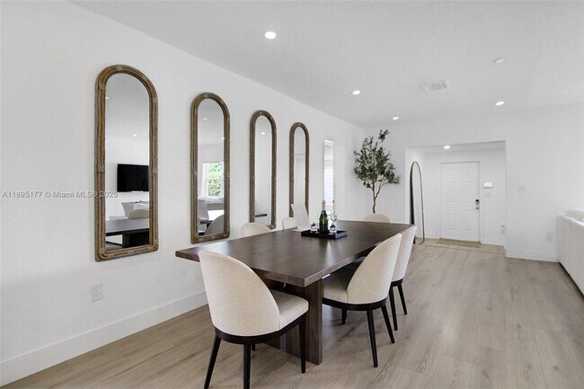 Building Photo - 18361 NE 20th Pl