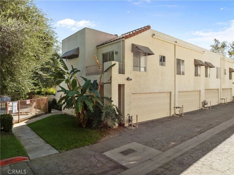 Building Photo - 12411 Osborne St