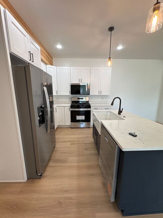 Building Photo - 729 W 350 N