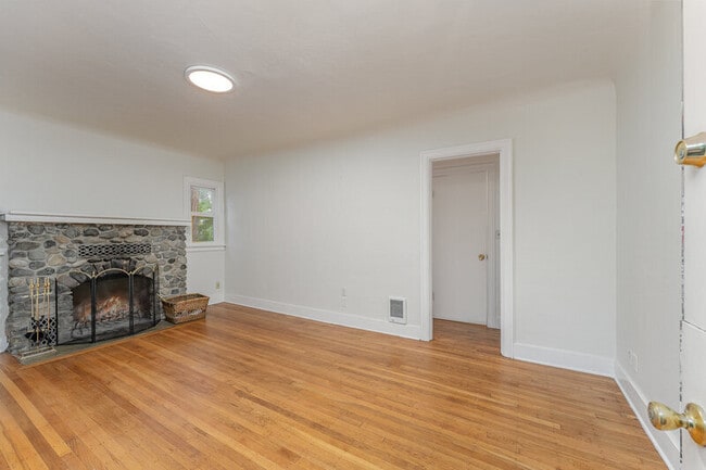 Building Photo - 3844 NE 87th St