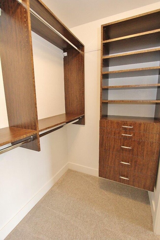 Building Photo - Immaculate Single-Level Home