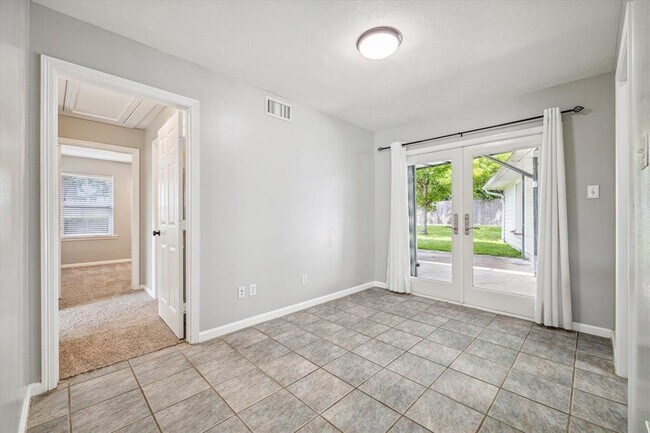 Building Photo - 3613 Lazy Spring Dr