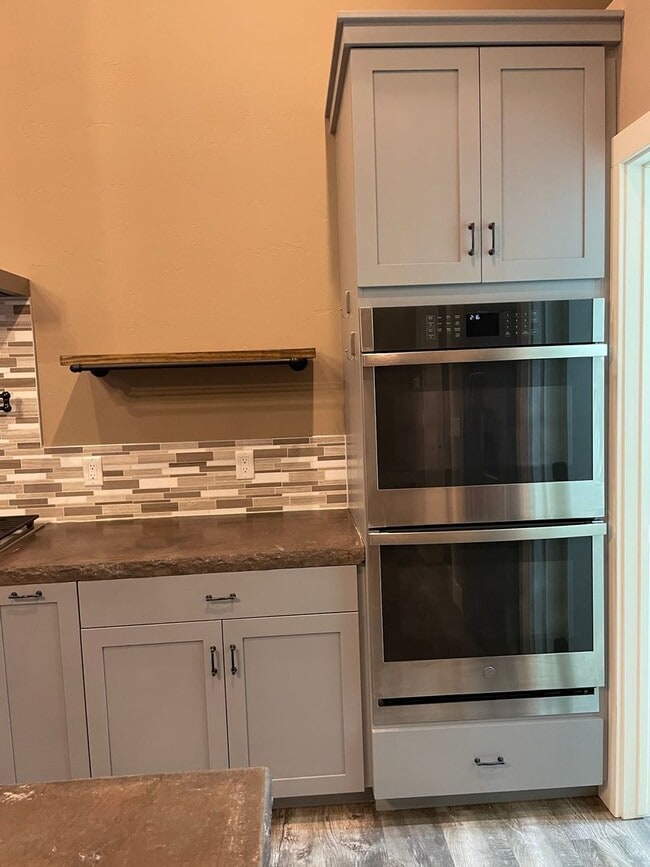 Building Photo - Beautiful Pet Friendly Home