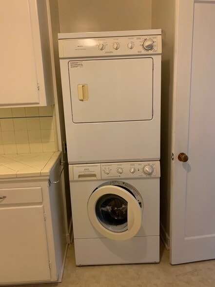 Building Photo - 472 Margarita Ave