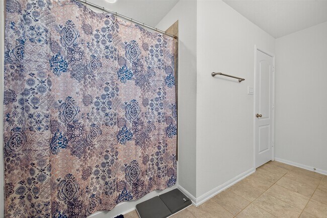 Building Photo - 2623 Hawthorn Park Ct