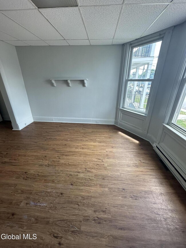 Building Photo - 1213 State St