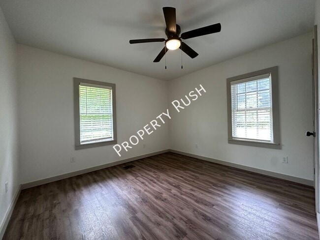 Building Photo - 112 N Lovell Ave
