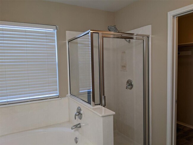 Building Photo - 302 McCarthur Dr