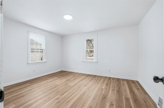 Building Photo - Spacious 4 Bedroom House with New Updates