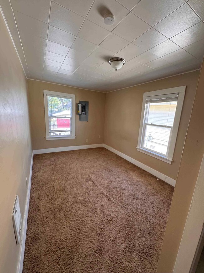 Building Photo - Bremerton Two Bedroom House for rent! Fully Fenced Yard, Available 06/10!