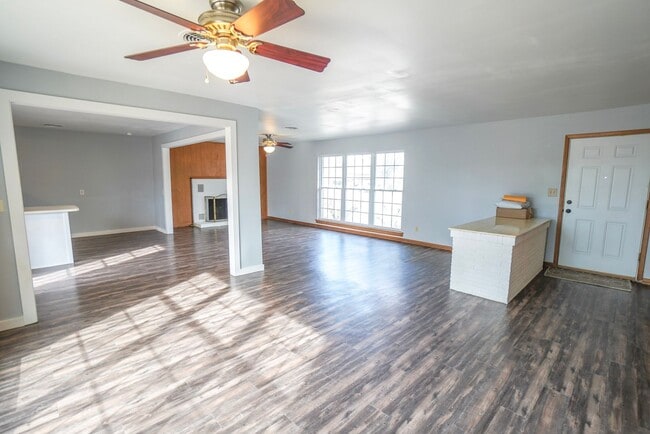 Building Photo - Must see 3 bed, 2 bath home near the University of Oklahoma campus.