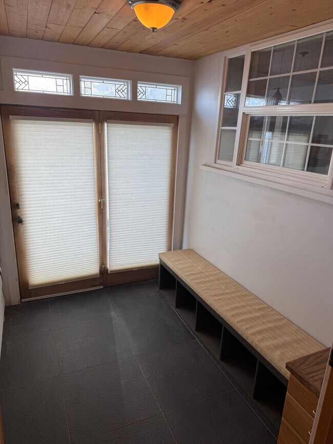 Building Photo - Beautiful 4-Bedroom Home on a Private, Treed Lot in North Ellensburg