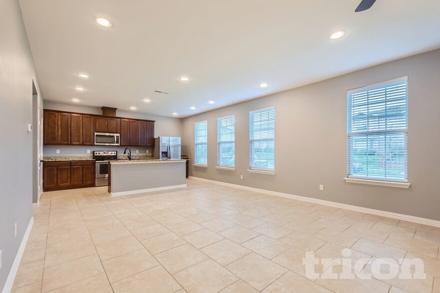 Building Photo - 1990 Timber Oaks Dr