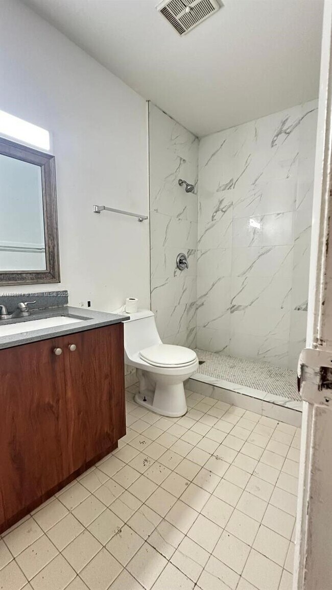 Building Photo - 7421 SW 152nd Ave