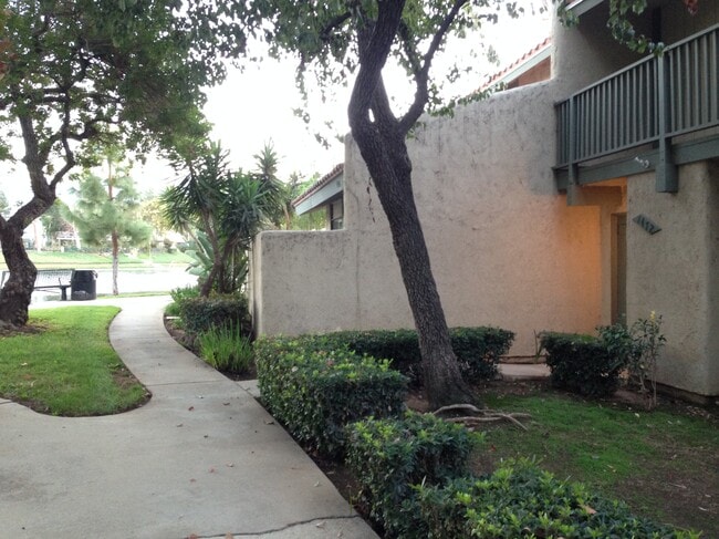 Building Photo - 1472 Camelot Dr