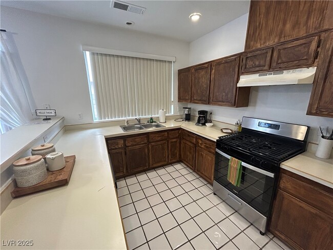 Building Photo - 6672 Golden Pond Cir