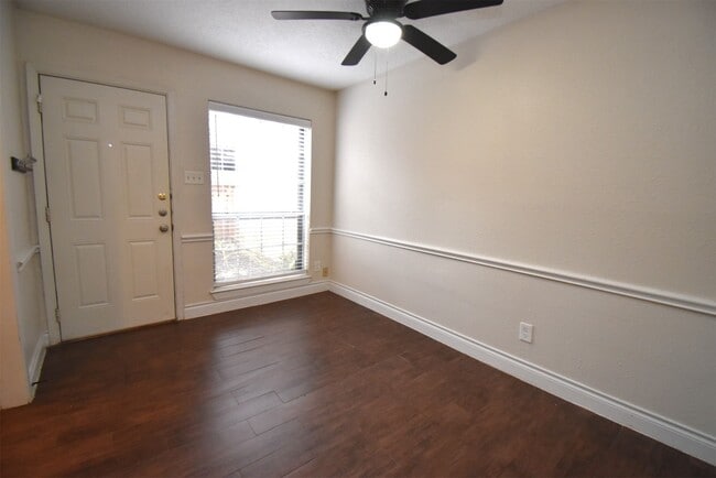 Building Photo - 429 Sunset Dr