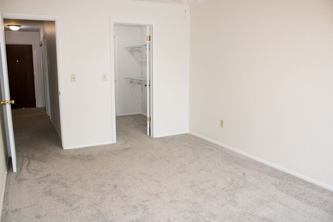 Building Photo - Updated 1 Bedroom Condo in Brown Deer