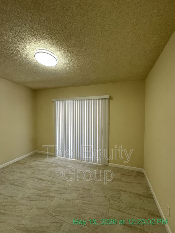 Building Photo - 1140 W Tulare Ave