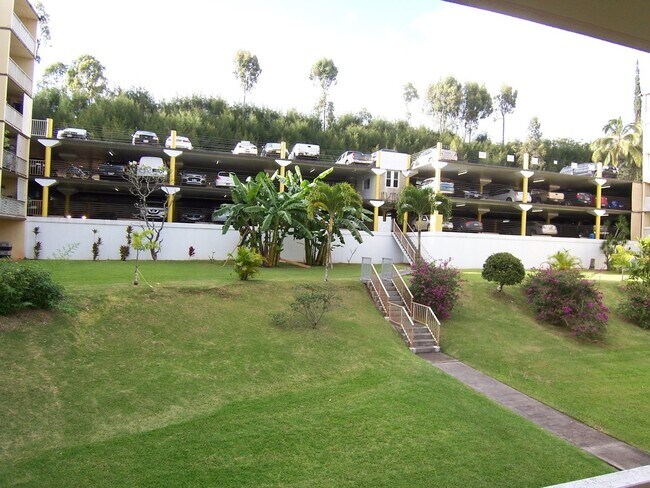 Building Photo - Ridgecrest ~ Spacious 2 Bedroom w/ 2 Reser...