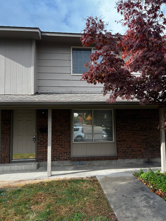 Front Entry - 477 White Cloud Dr