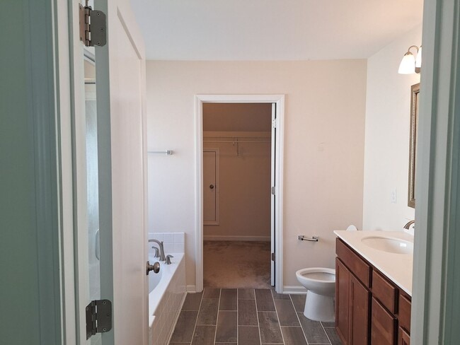 Building Photo - ***HURRY, MOVE IN SPECIAL****Superb Home Located in the Catawba Hills Neighborhood!