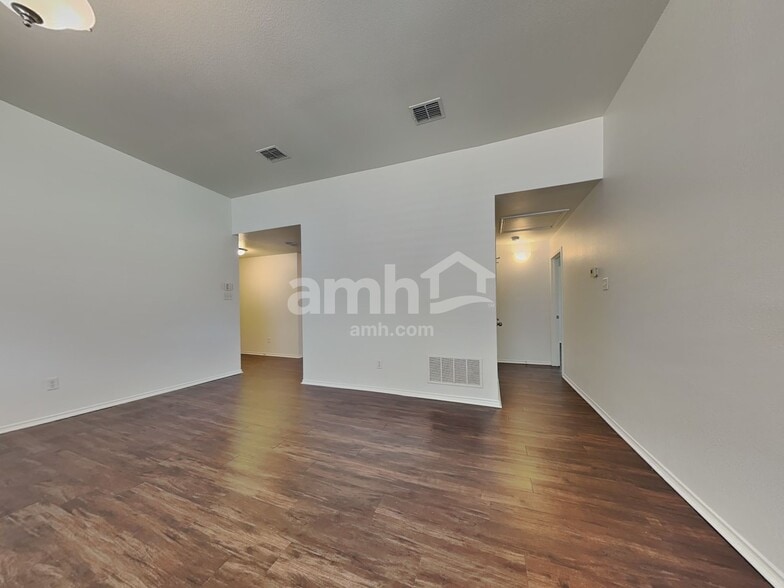 Building Photo - 9421 Pastime Ct