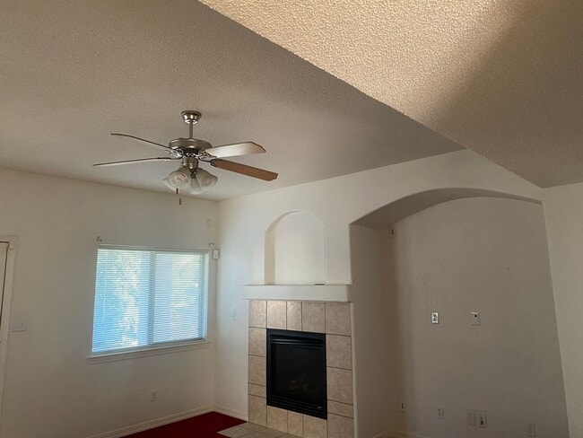 Building Photo - HOLIDAY SPECIAL  $1,695.00 First two month...