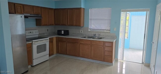 Building Photo - 4520 Fluvia Ave
