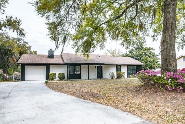 Building Photo - 3BR Home in Shell Point – Sunroom | Garage | Prime Location