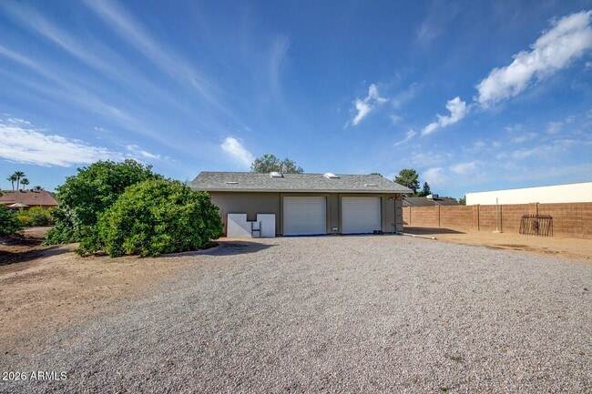 Building Photo - 6012 W Grovers Ave