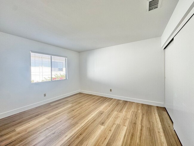 Building Photo - Beautiful 3Bd/2.5Ba Available In Costa Mesa