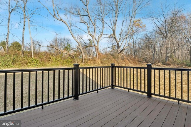 Building Photo - 152 SILVERSMITH Rd