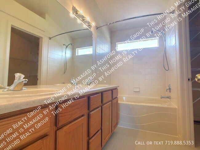 Building Photo - 3314 Castellon Dr