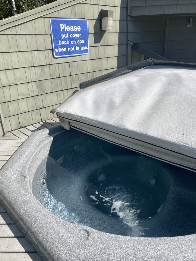 Private community jacuzzi. - 6 Lake Bellevue Dr