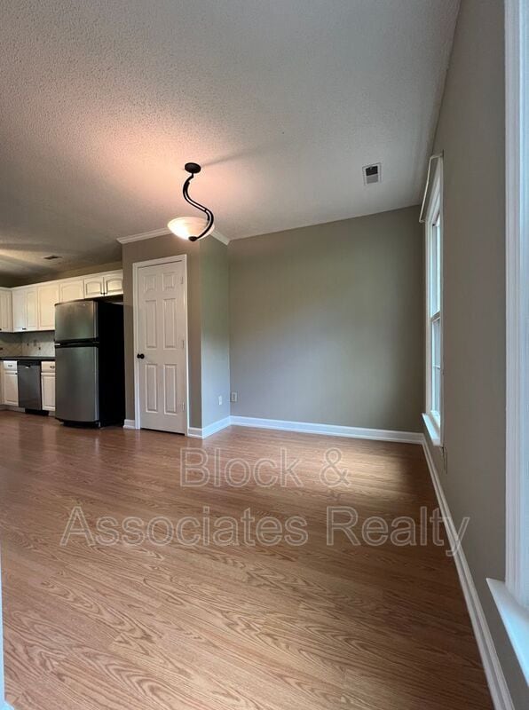 Building Photo - 1613 Round Hill Cir