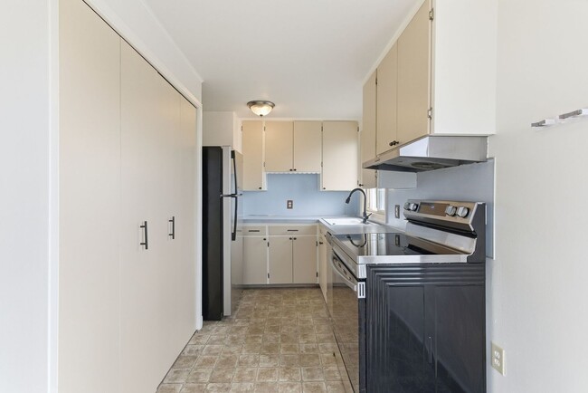 Building Photo - Charming 4 Bed, 2 Bath w/ Garage! *HOLIDAY SPECIAL: $1,000 OFF!*