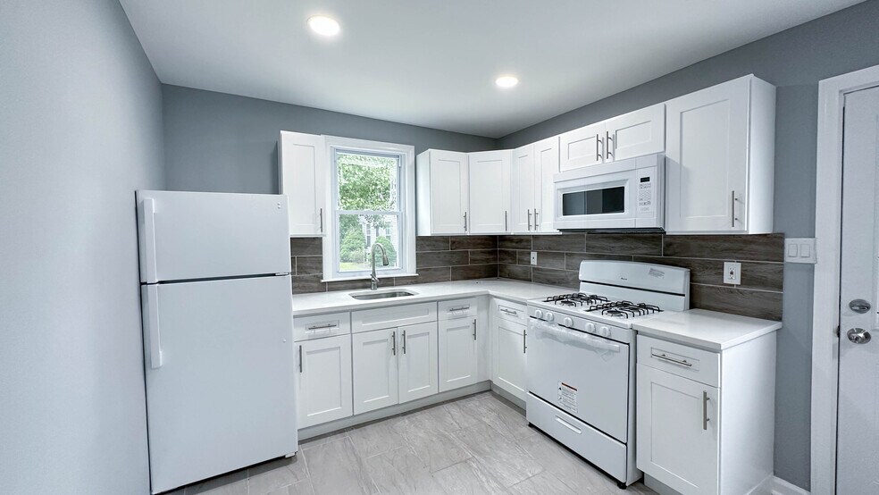 Building Photo - 338 Broad St