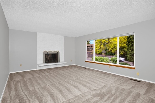 Building Photo - 4 Bedroom 3 Bath Split Level Kirkland