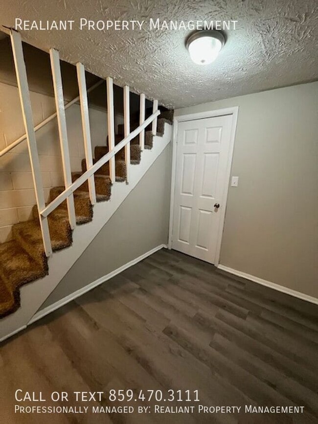Building Photo - 1686 Hill View Pl