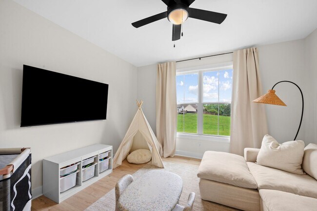 Building Photo - Modern 3 Bed on Nearly an Acre