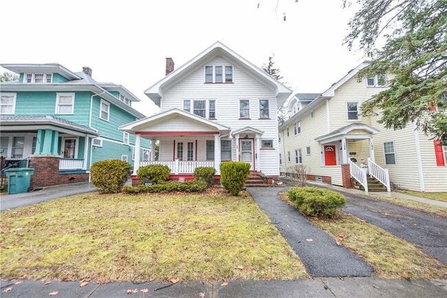 Primary Photo - 200 Elmdorf Ave