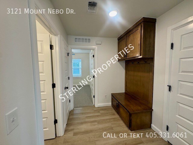 Building Photo - 3121 Mt Nebo Dr