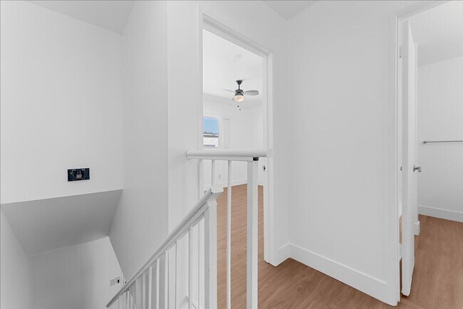 Building Photo - 719 N Eucalyptus Ave