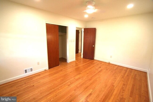 Building Photo - 10104 Towhee Ave